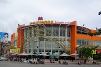 Việc liên tục mua lại các hệ thống siêu thị như Oceanmart, Vinatexmart, Maximart,... nằm trong kế hoạch đưa Vingroup sở hữu hệ thống TTTM - siêu thị lớn nhất cả nước.