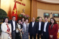 Thủ tướng Chính phủ Nguyễn Xuân Phúc cùng đại diện các tập đoàn kinh tế tư nhân