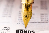 Nhà đầu tư ưa chuộng trái phiếu doanh nghiệp vì lãi suất cao, bất chấp rủi ro.