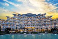 Công ty cổ phần Cam Ranh Riviera Resort sở hữu và vận hành dự án Cam Ranh Riviera Beach Resort & Spa.