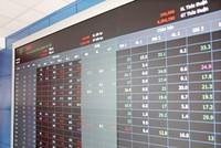 Tự doanh ồ ạt xả bluechip