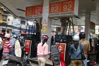 Giá xăng tiếp tục giảm mạnh từ 23/10