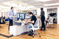 Đau lưng có lẽ là lời phàn nàn thường gặp nhất từ những người phải ngồi quá lâu (ảnh minh họa)