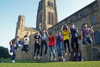 Với sự mất giá của đồng bảng Anh, du học sinh Việt Nam sẽ có lợi.