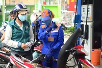 Giá xăng tiếp tục giảm 665 đồng/lít từ 15h ngày 20/7