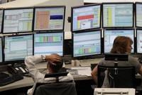 Khối ngoại bán ròng hàng trăm tỷ đồng trong phiên đầu tuần