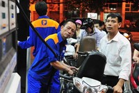 Xăng tiếp tục tăng hơn 700 đồng từ 15h ngày 5/9