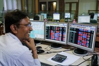 Khối ngoại tranh thủ giá tăng, bán mạnh cổ phiếu dầu khí trong phiên 1/12