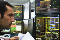 Khối ngoại giảm giao dịch, tiếp tục mua ròng mạnh VNM trong phiên 13/2