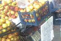 “Đội lốt” hàng Việt, đào, mận Trung Quốc tràn ngập phố