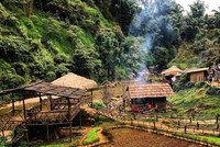 Dạo chơi ở “ngôi làng đẹp nhất Tây Bắc” khiến khách Tây mê tít