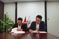 Ông Đinh Xuân Cường, Tổng giám đốc CTCP Tập đoàn An Phát Holdings kí thỏa thuận hợp tác với đối tác Hàn Quốc