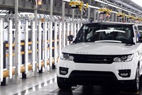 Doanh số sụt giảm, Jaguar Land Rover tạm ngừng sản xuất