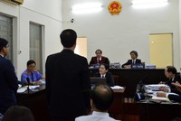 Toàn cảnh 2 bên đương sự chấp nhận hoãn tòa để hòa giải tại phiên tòa ngày 30/11.