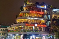 Toà nhà hàm cá mập cạnh Hồ Gươm