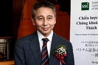 Ông Kojima Kazunobu, Chuyên gia tư vấn JICA trả lời phỏng vấn báo chí bên hành lang Hội thảo sáng 21/3 (Ảnh: Minh Minh)