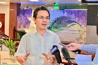 GS.TS Hoàng Văn Cường, Uỷ viên Uỷ ban Tài chính Ngân sách của Quốc hội trả lời Báo Đầu tư Chứng khoán bên lề Diễn đàn sáng 19/7 (Ảnh: M.Minh)