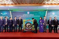 Bộ trưởng Bộ Tài Chính Nguyễn Văn Thắng thực hiện đánh cồng khai trương phiên giao dịch đầu năm 2025