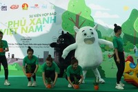 OMO Matic và Lifebuoy tặng Hà Nội mảng cây xanh hình trái tim