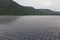 Kinh đô điện mặt trời dưới chân núi Cấm