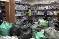 Kho giày dép khủng giả nhãn hiệu Dior, Chanel, Gucci, Burberry, Adidas, LV, Zara, Hermes bị phát hiện ở Hà Nội