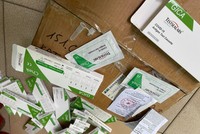29 hộp Test thử nhanh COVID-19 nhãn “Testsealabs COVID-19 Antigen Test Cassetle" không rõ nguồn gốc bị thu giữ.