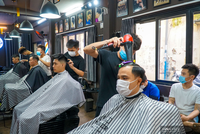 Hà Nội: Từ 0h ngày 13/7, nhà hàng, cơ sở dịch vụ ăn, uống chỉ được bán mang về, dừng các cửa hàng cắt tóc, gội đầu