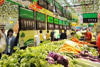 Dù nhiều chợ đầu mối bị phong toả, một số siêu thị nhập hàng đơn vị có F0, Hà Nội vẫn đảm bảo đủ nguồn cung ứng hàng thiết yếu