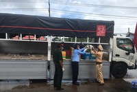 Phát hiện xe "luồng xanh" chở thuốc lá nhập lậu nguỵ trang hàng nông sản