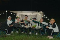 Lăng LD, HIEUTHUHAI và ekip “Không Độ Chill & Cool” quẩy hết mình trong lần đầu tiên cắm trại ngoài trời sau giãn cách