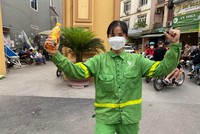 Cô lao công 15 năm luôn nạp đầy năng lượng