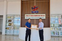 Bảo hiểm xã hội Việt Nam trao bằng khen cho Nhà máy Number One Chu Lai.