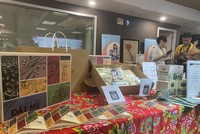 Bộ quà tặng “Tinh hoa đất mẹ” bao gồm các sản phẩm thủ công độc đáo từ 10 doanh nghiệp tác động xã hội tiêu biểu thuộc chương trình “SIB Kết nối vươn xa”