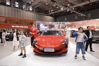 MG Cyberster màu đỏ được công bố giá bán tại Việt Nam là 3,2 tỷ đồng.