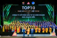 Đại diện Tập đoàn Khang Điền nhận giải “Top 10 Sao Vàng Đất Việt 2024” tại Hà Nội.