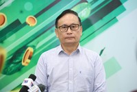 Ông Nguyễn Sơn, Chủ tịch HĐQT Tổng Công ty Lưu ký và Bù trừ Chứng khoán (VSD) trao đổi với báo chí bên lề tọa đàm "Lực đẩy dòng vốn mới" do Báo Tài chính- Đầu tư tổ chức ngày 23/7. Ảnh Dũng Minh