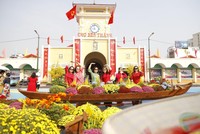 Trong không khí rộn ràng đón Xuân Bính Ngọ 2026, diện mạo mới của TP.HCM thu hút đông đảo người dân và du khách đến thăm quan, chụp hình kỉ niệm.