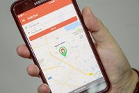 Ca sĩ Giọng Hát Việt 2013 ra mắt ứng dụng đặt xe cạnh tranh với Grab, Uber
