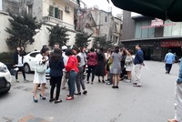 Sáng ngày 6/3/2018, đại diện 150 khách hàng mua nhà ở dự án Trung tâm thương mại - văn phòng - căn hộ để bán và cho thuê Discovery Complex đã tập trung tại Công ty cổ phần Đầu tư Xây dựng Kinh đô (Kinh Do TCI Group) tại 93 Lò Đúc để kiến nghị về việc chậm bàn giao nhà, tự ý tăng diện tích căn hộ.