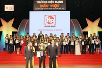 Ông Phạm Minh Tuấn – Phó TGĐ Hải Phát Invest vinh dự lên nhân giải thưởng