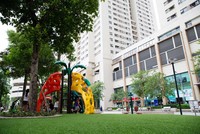 Không gian xanh ngoài trời vừa là lá phổi xanh cho cư dân, vừa là nơi cho các em nhỏ vui chơi, khám phá và phát triển thế giới quan.