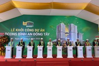 Đại biểu thực hiện nghi thức khởi công.