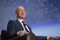 Bezos đã có thêm hơn 28 tỷ USD năm nay. Ảnh: Bloomberg