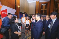 Phó thủ tướng Vũ Đức Đam thăm Không gian trải nghiệm của một doanh nghiệp tại VIF 2017