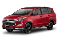 Toyota Innova 2017 phiên bản 2.0 Venturer màu đỏ.