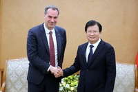 Phó Thủ tướng Trịnh Đình Dũng và ông Cedrik Neike – Thành viên Ban điều hành Tập đoàn Siemens.