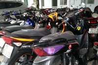 Xe vi phạm bị công an TP HCM tạm giữ