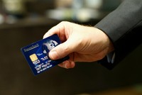 Người tiêu dùng, doanh nghiệp, chính phủ đều hưởng lợi nếu chọn các giải pháp thanh toán không dùng tiền mặt.