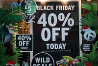 Anh: Doanh số mua sắm ngày “Thứ Sáu đen tối” có thể đạt hơn 10 tỷ bảng