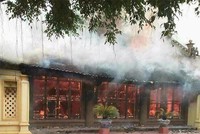 Lửa bao trùm ngôi đình cổ Lưu Xá trưa 27/11